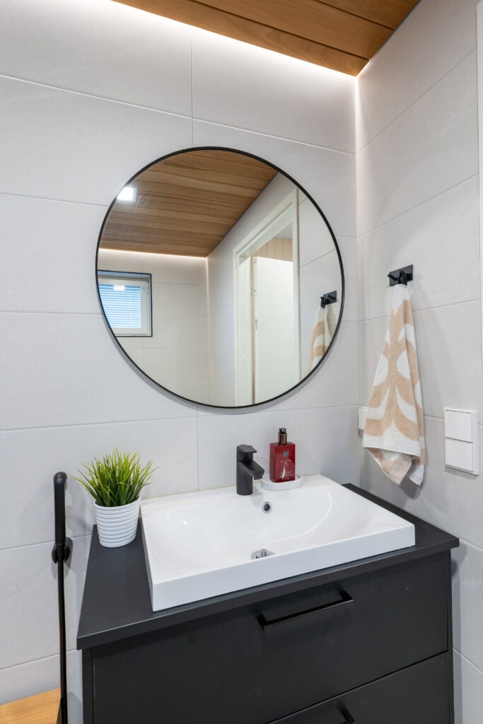 Full bathroom 1