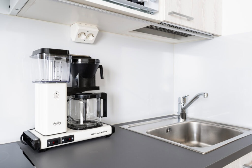 Full kitchen