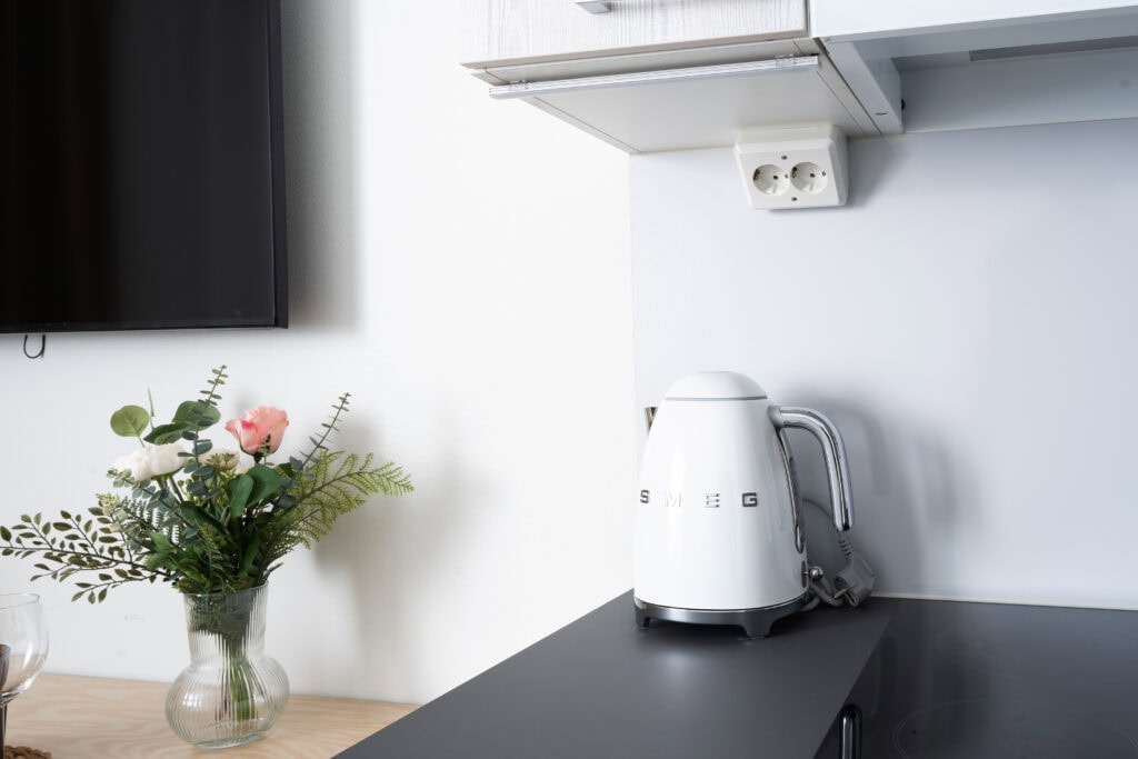 Full kitchen