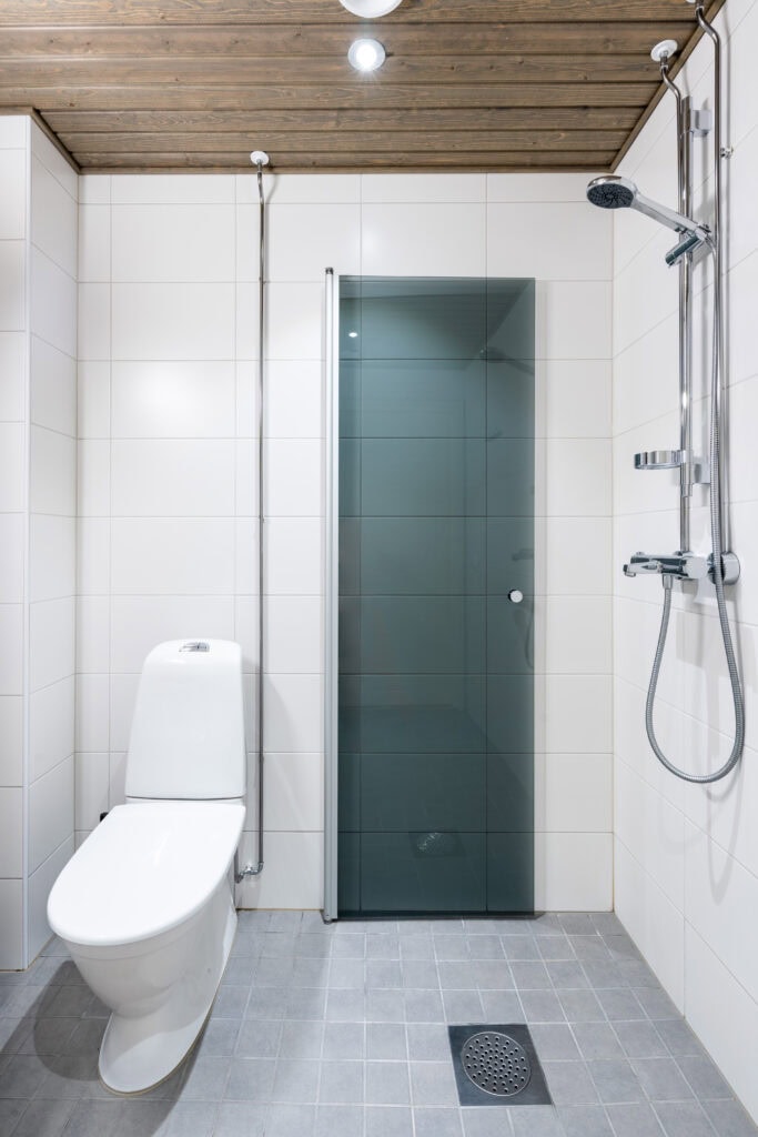 Full bathroom 1