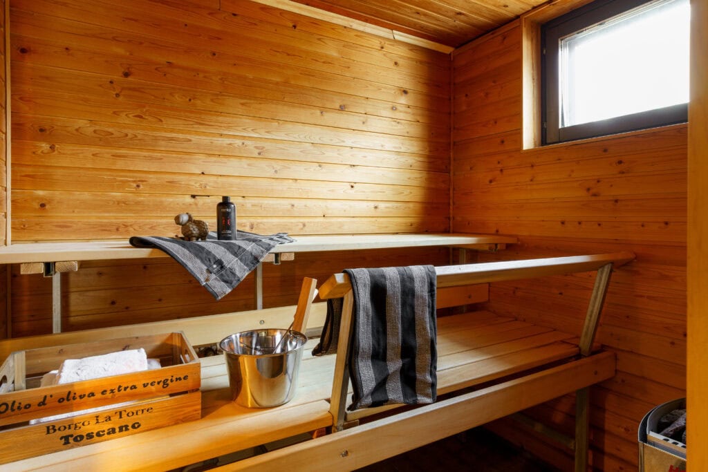 Full bathroom 1