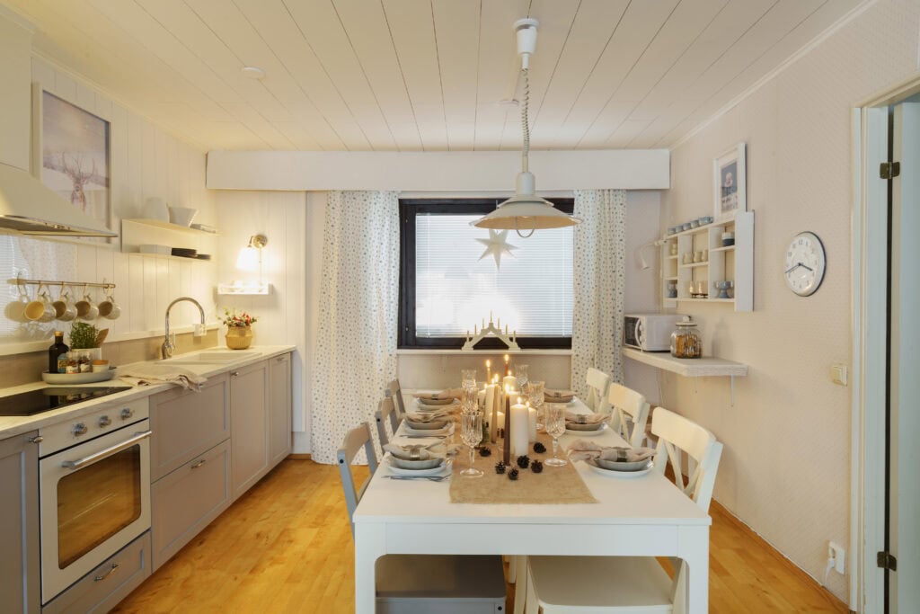 Full kitchen