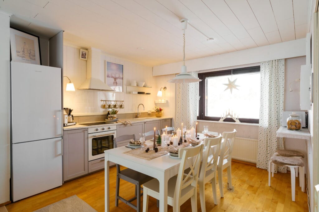 Full kitchen
