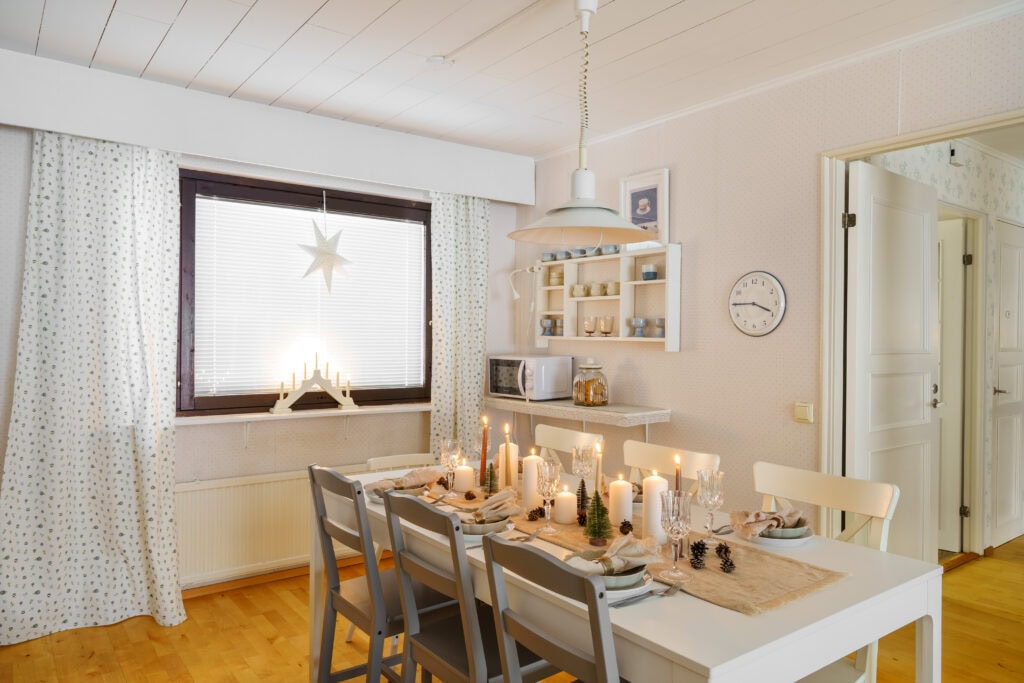 Full kitchen