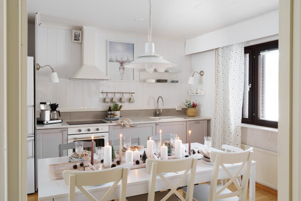 Full kitchen