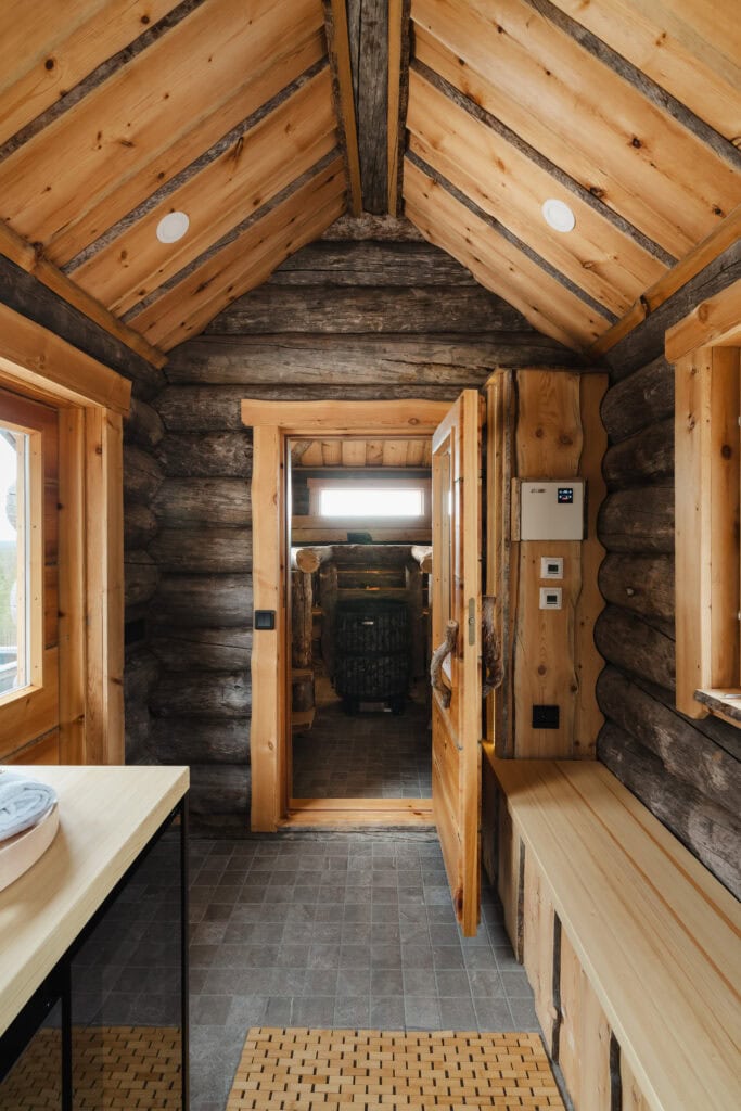 Full bathroom 3