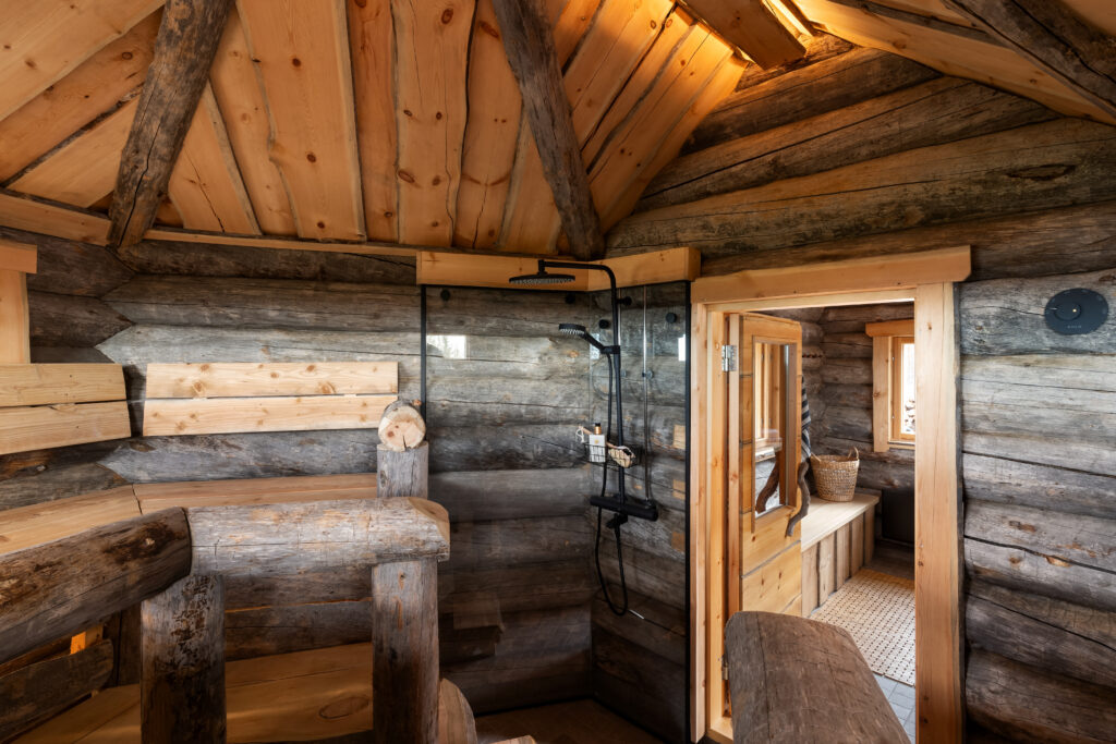 Full bathroom 3