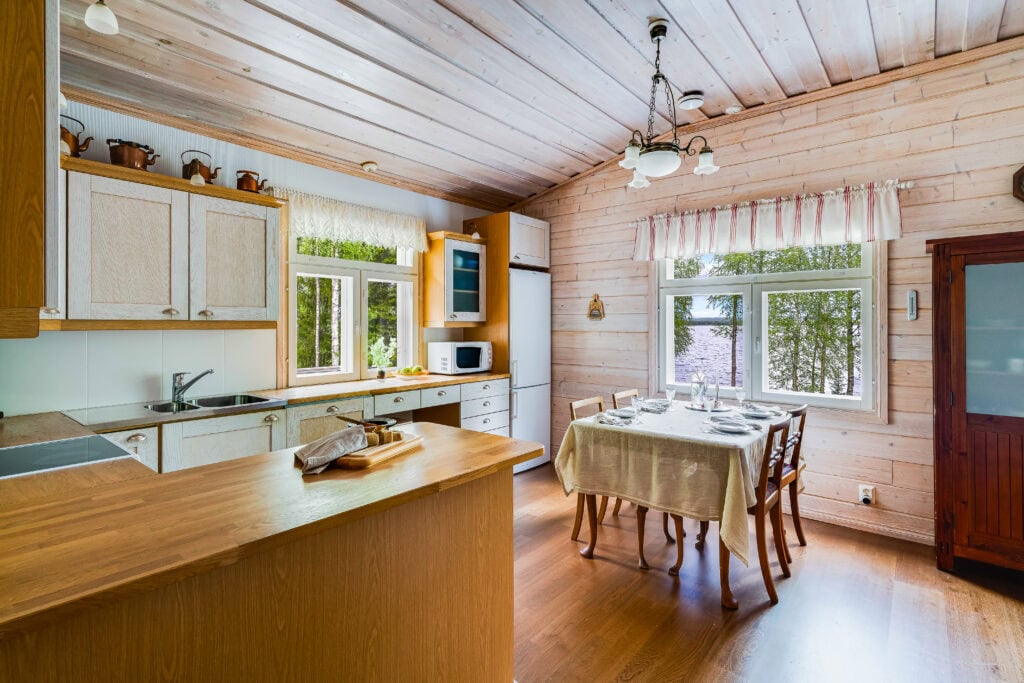 Full kitchen