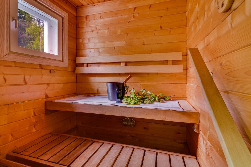 Full bathroom 1