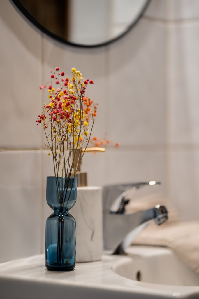 Full bathroom 1