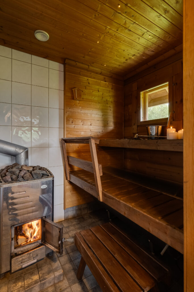 Full bathroom 1
