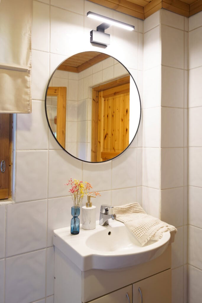 Full bathroom 1