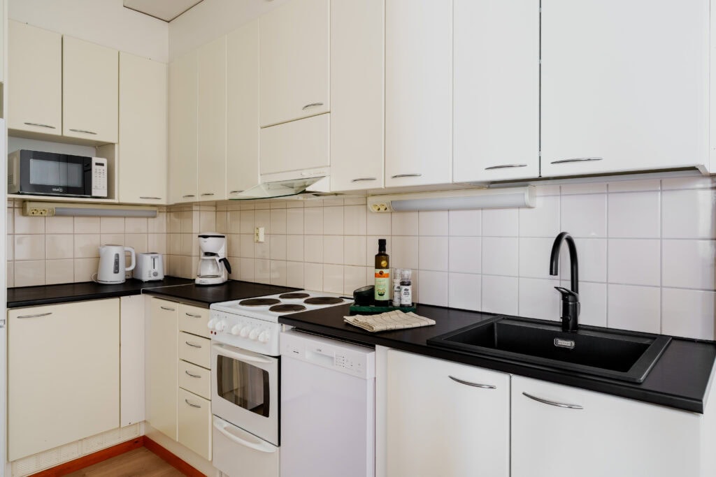 Full kitchen