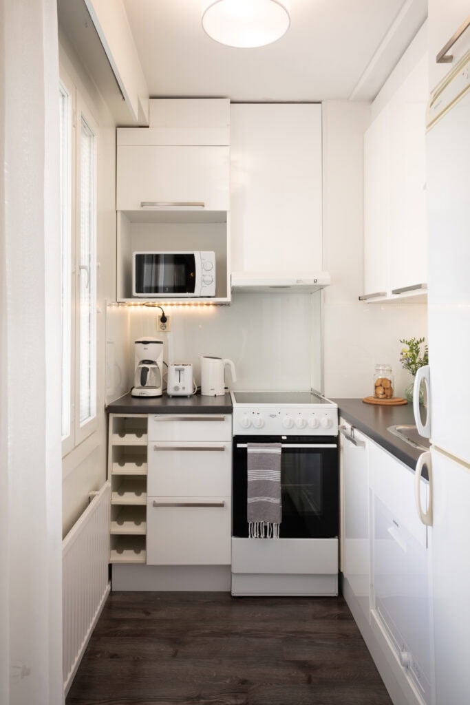 Full kitchen