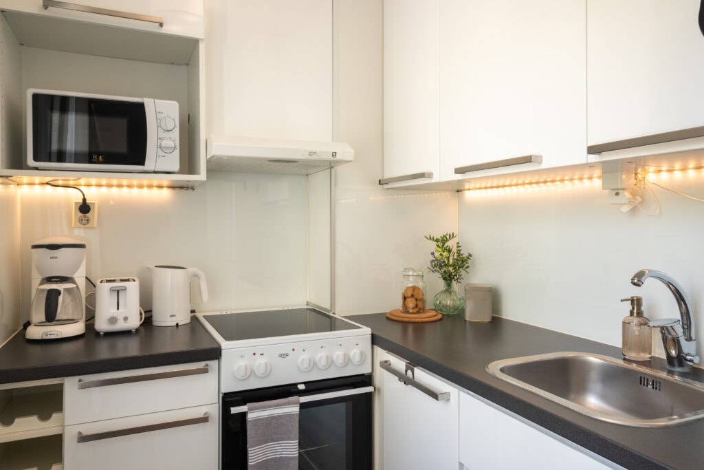 Full kitchen
