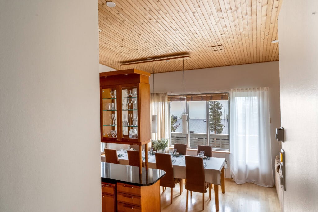 Full kitchen