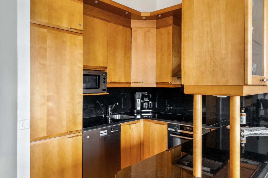 Full kitchen