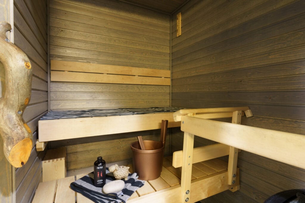 Full bathroom 1
