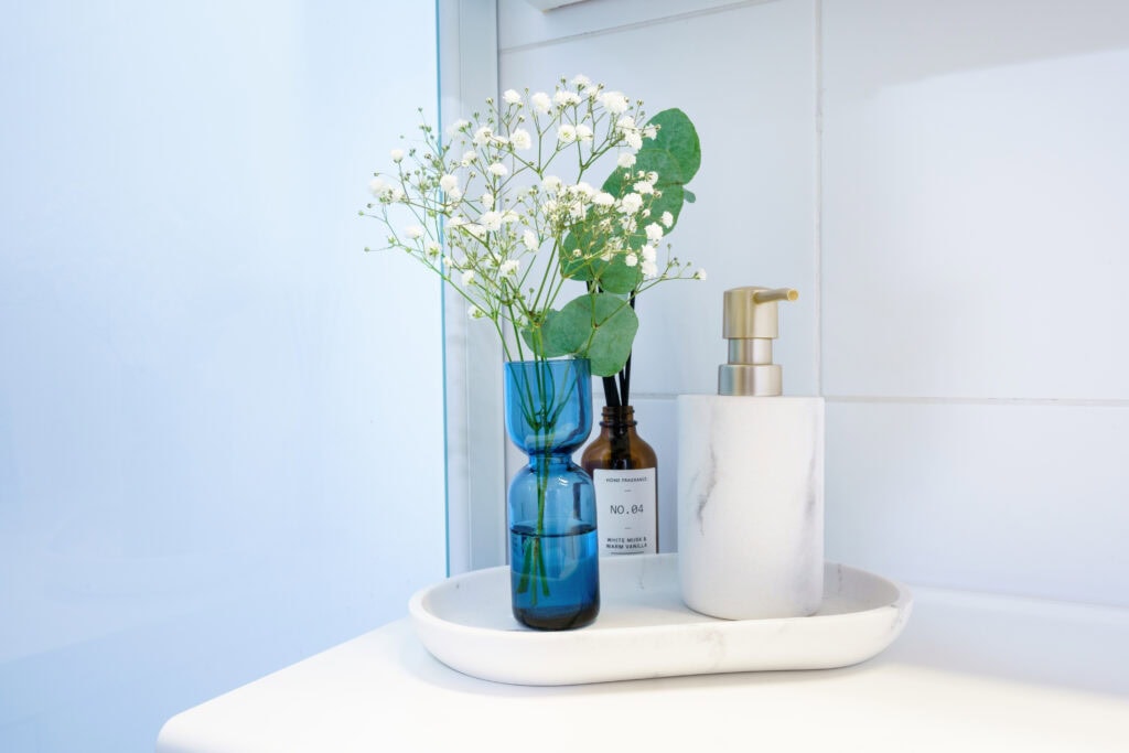 Full bathroom 1