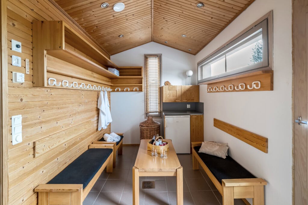 Full bathroom 1