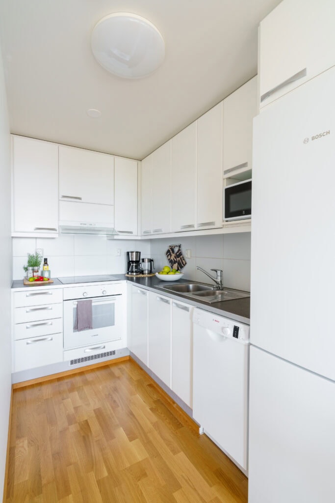 Full kitchen