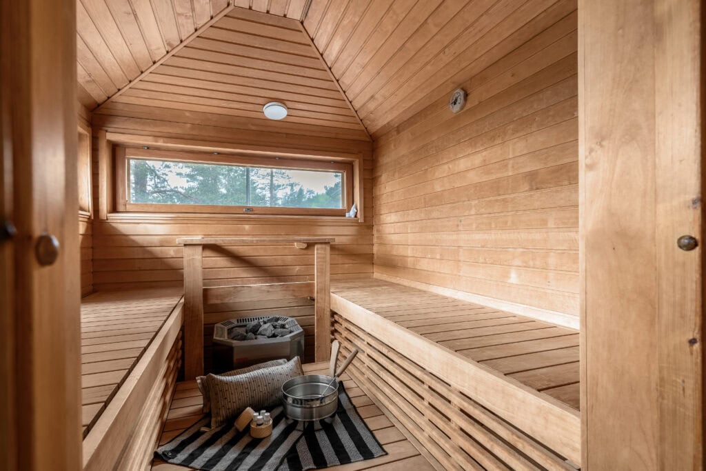 Full bathroom 1