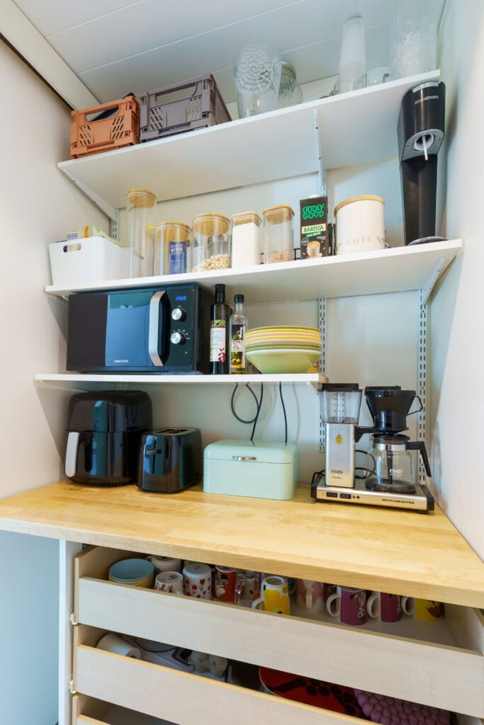 Full kitchen