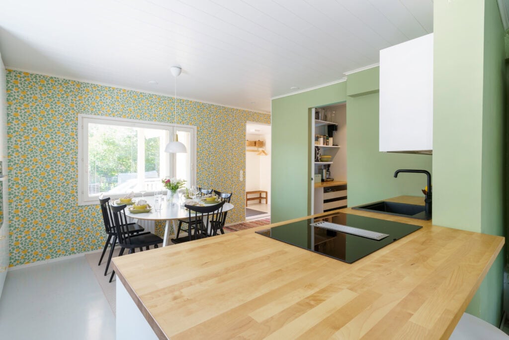Full kitchen