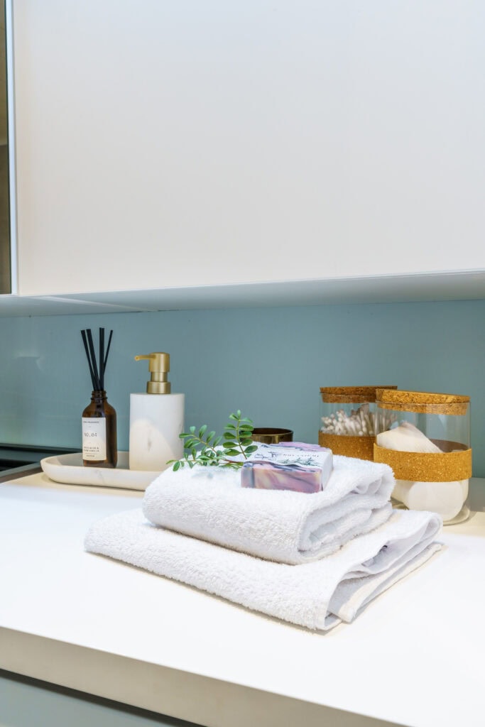 Full bathroom 1