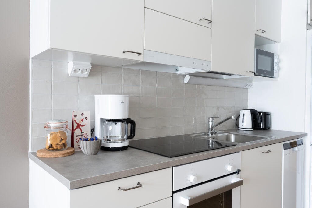 Full kitchen