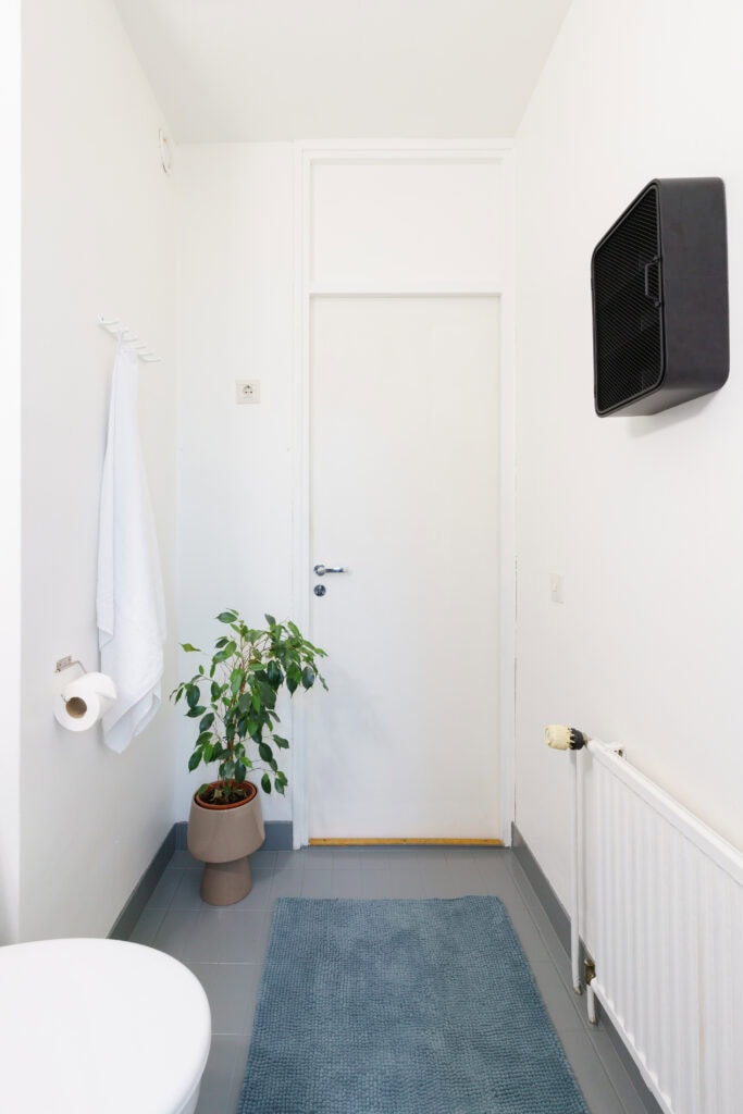 Full bathroom 1
