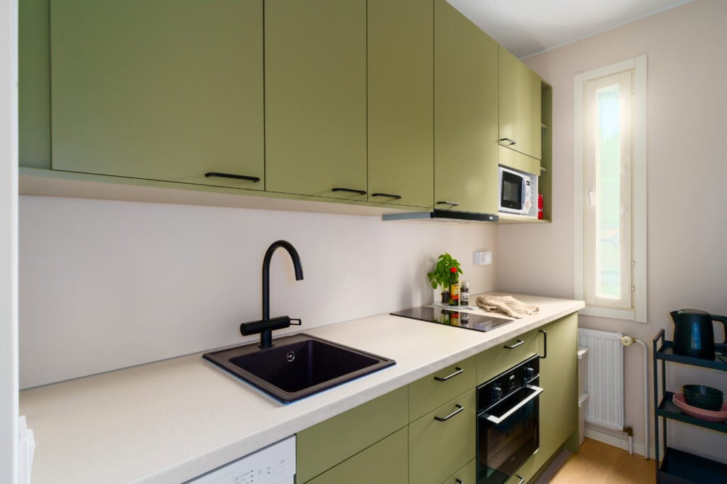 Full kitchen