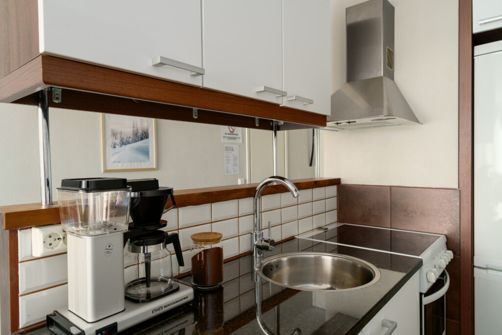 Full kitchen