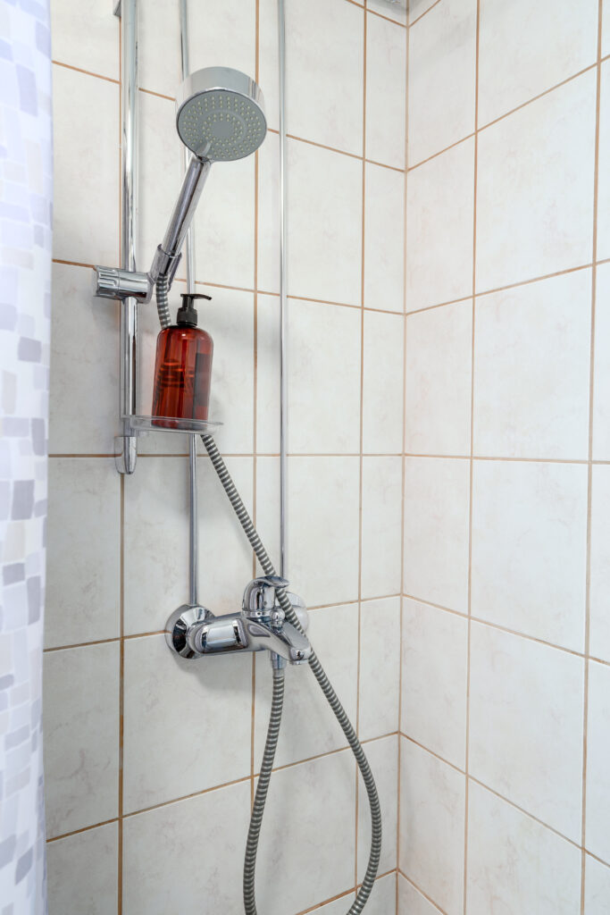 Full bathroom 1