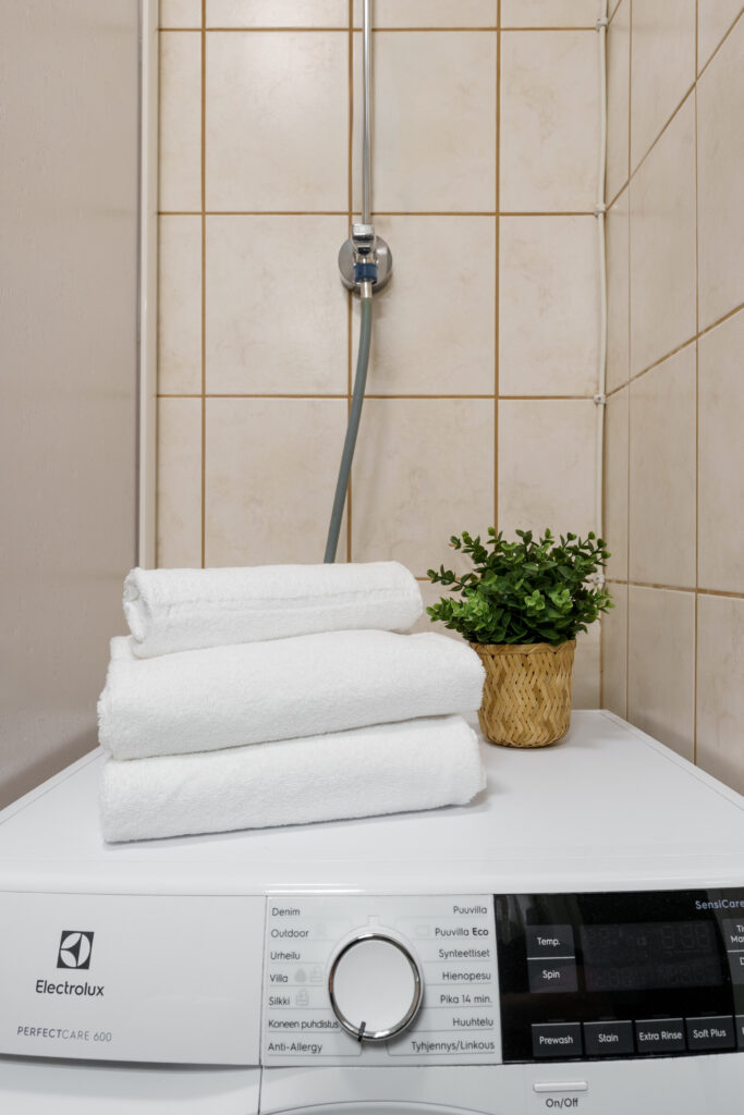Full bathroom 1