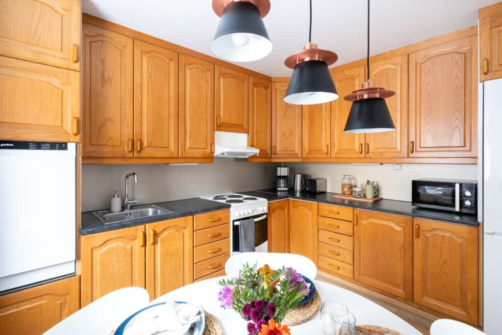 Full kitchen
