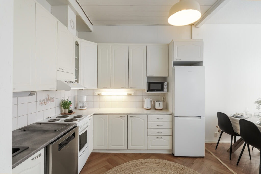 Full kitchen