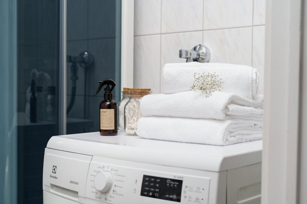 Full bathroom 1