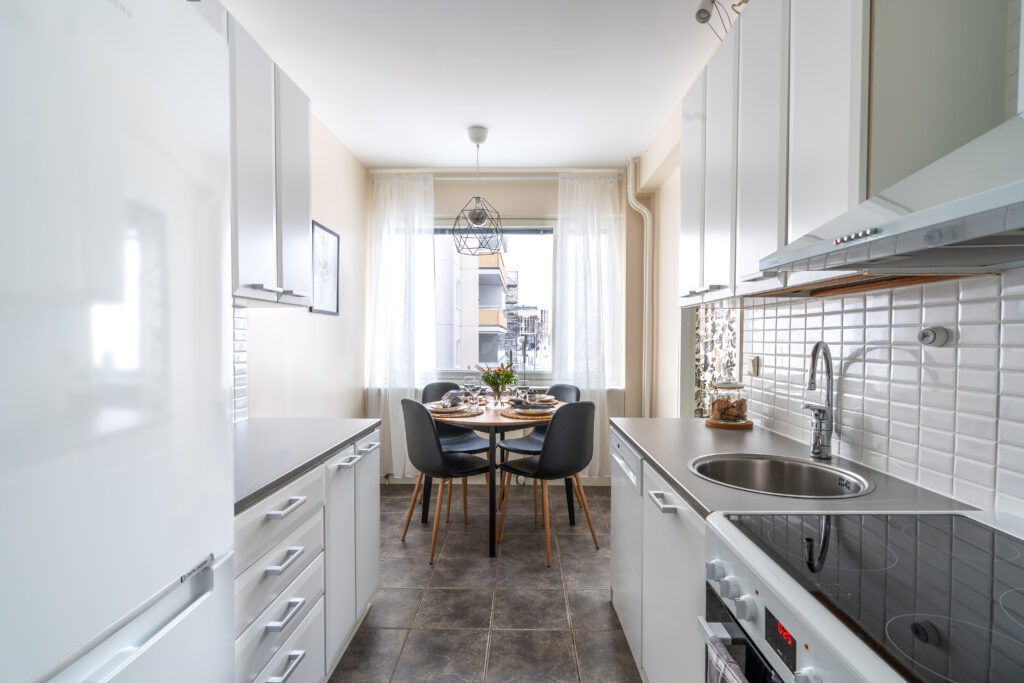 Full kitchen