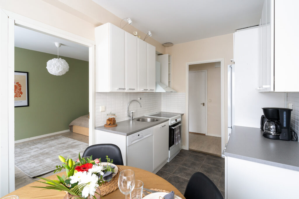 Full kitchen
