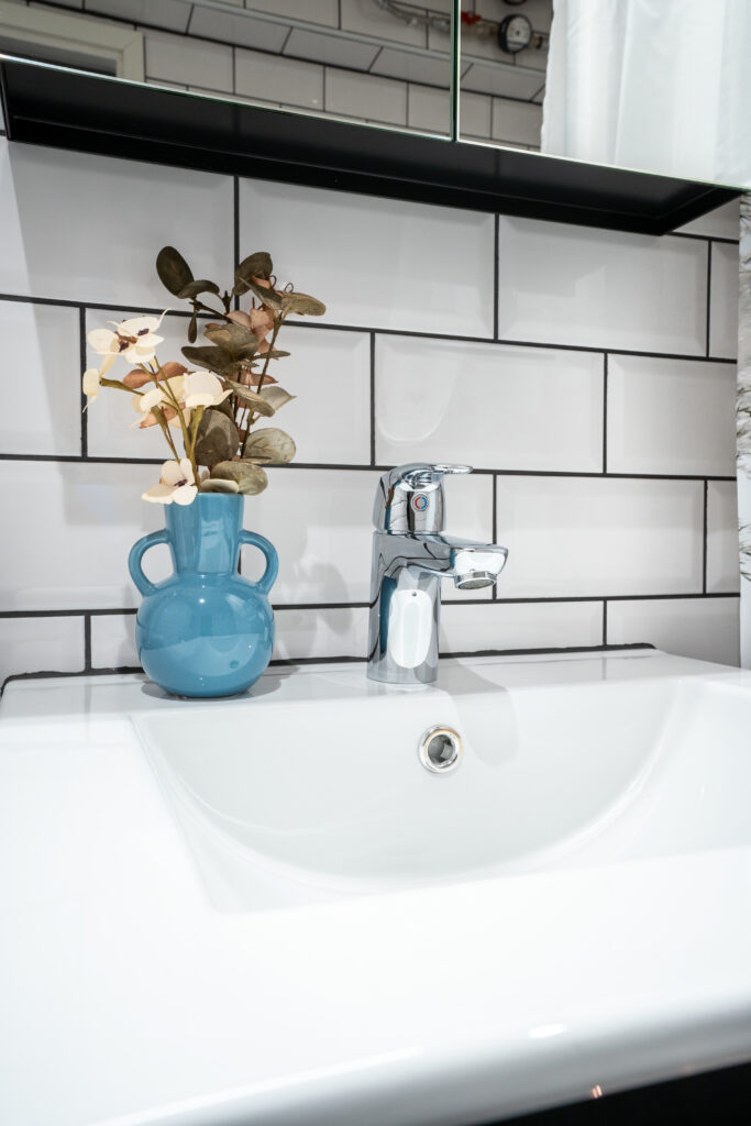 Full bathroom 1