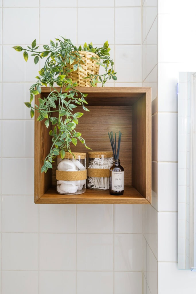 Full bathroom 1