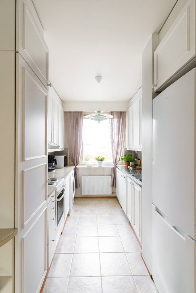 Full kitchen