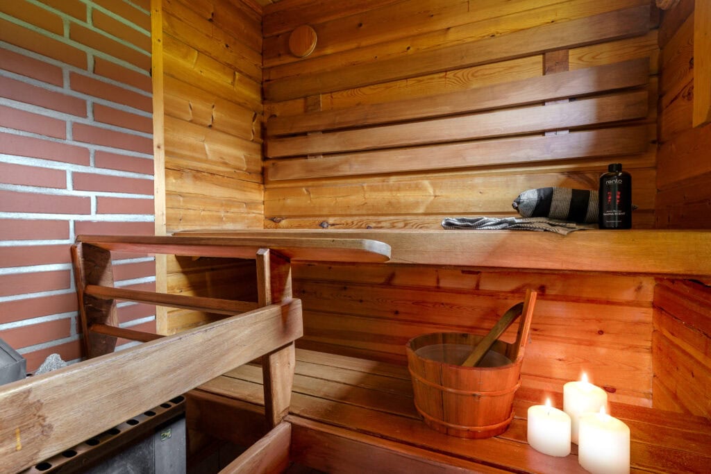 Full bathroom 1