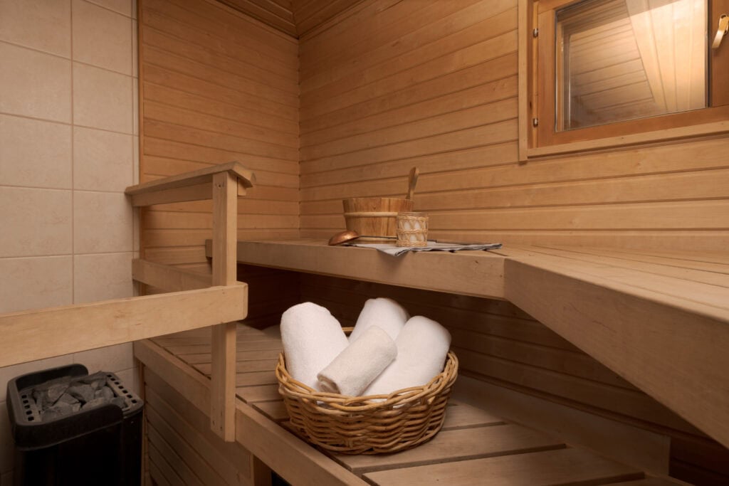 Full bathroom 1