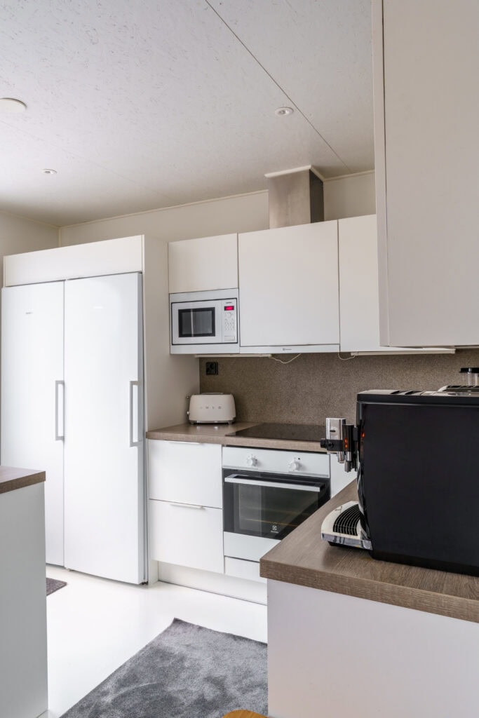 Full kitchen