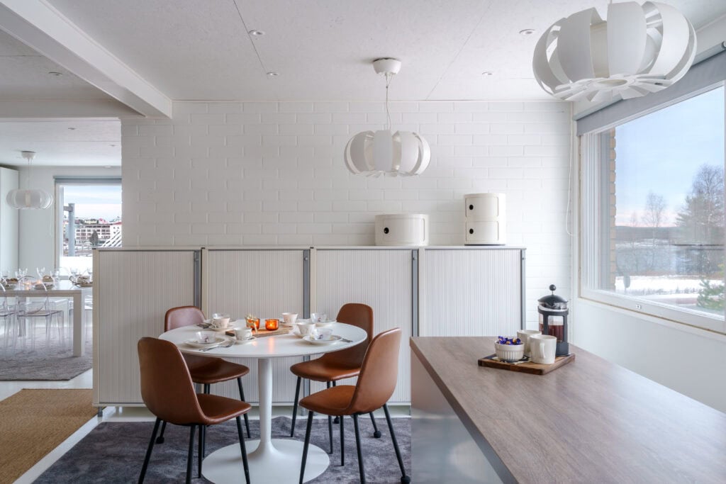 Full kitchen