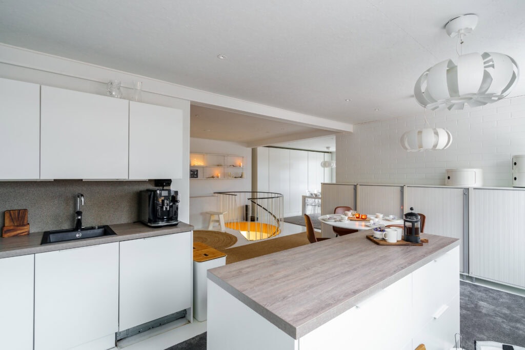 Full kitchen