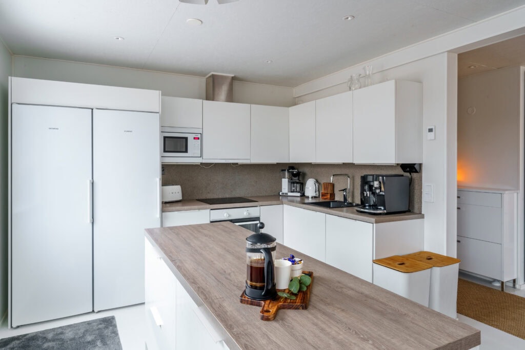 Full kitchen