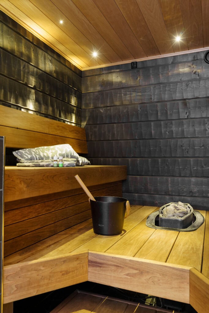 Full bathroom 1